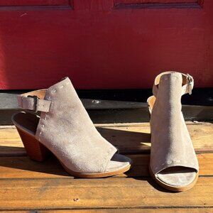 FRYE AND CO. (11) Ash Suede Donna Slingback Chunky Heel Peep Toe Sandals